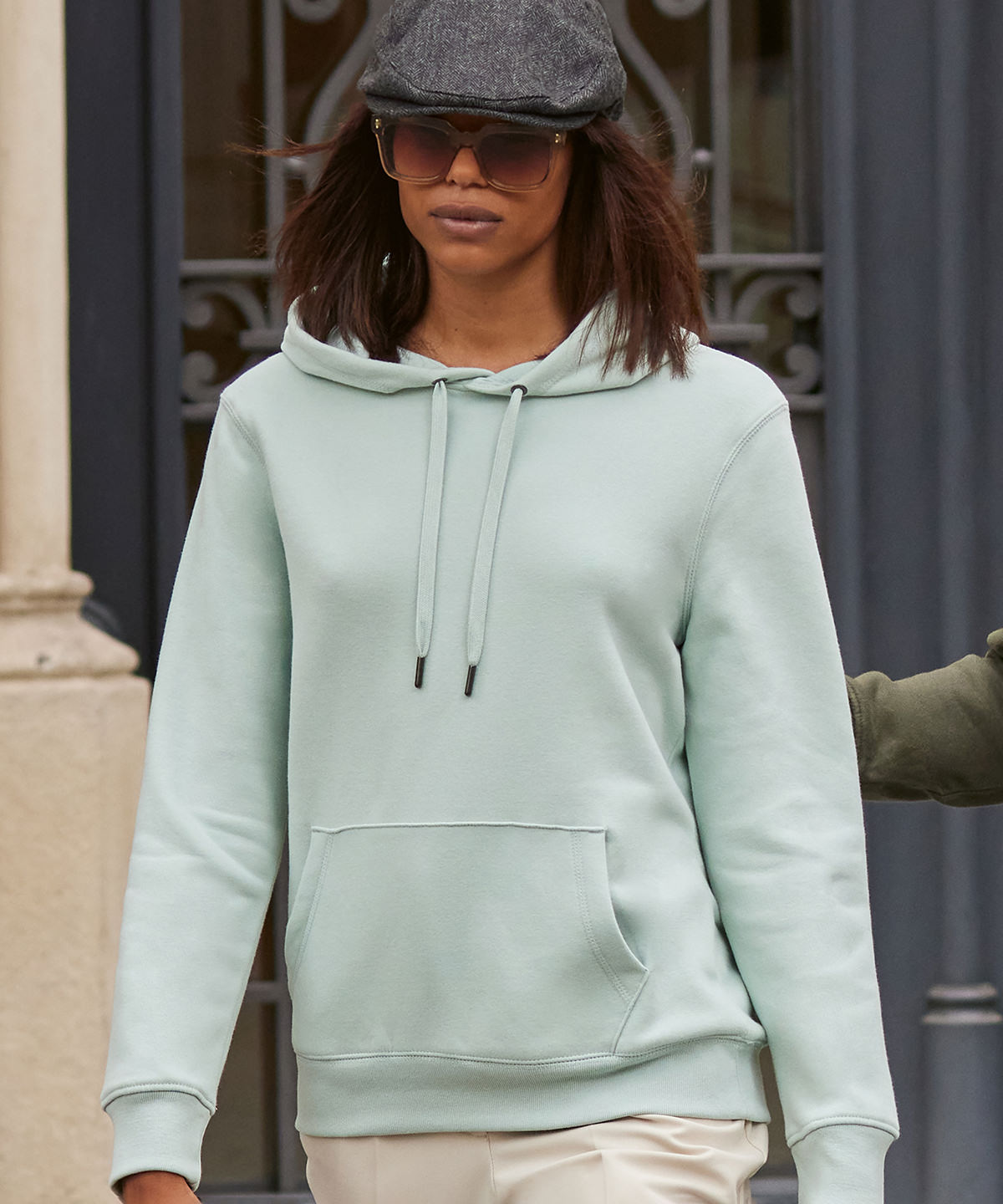 B&c queen hooded