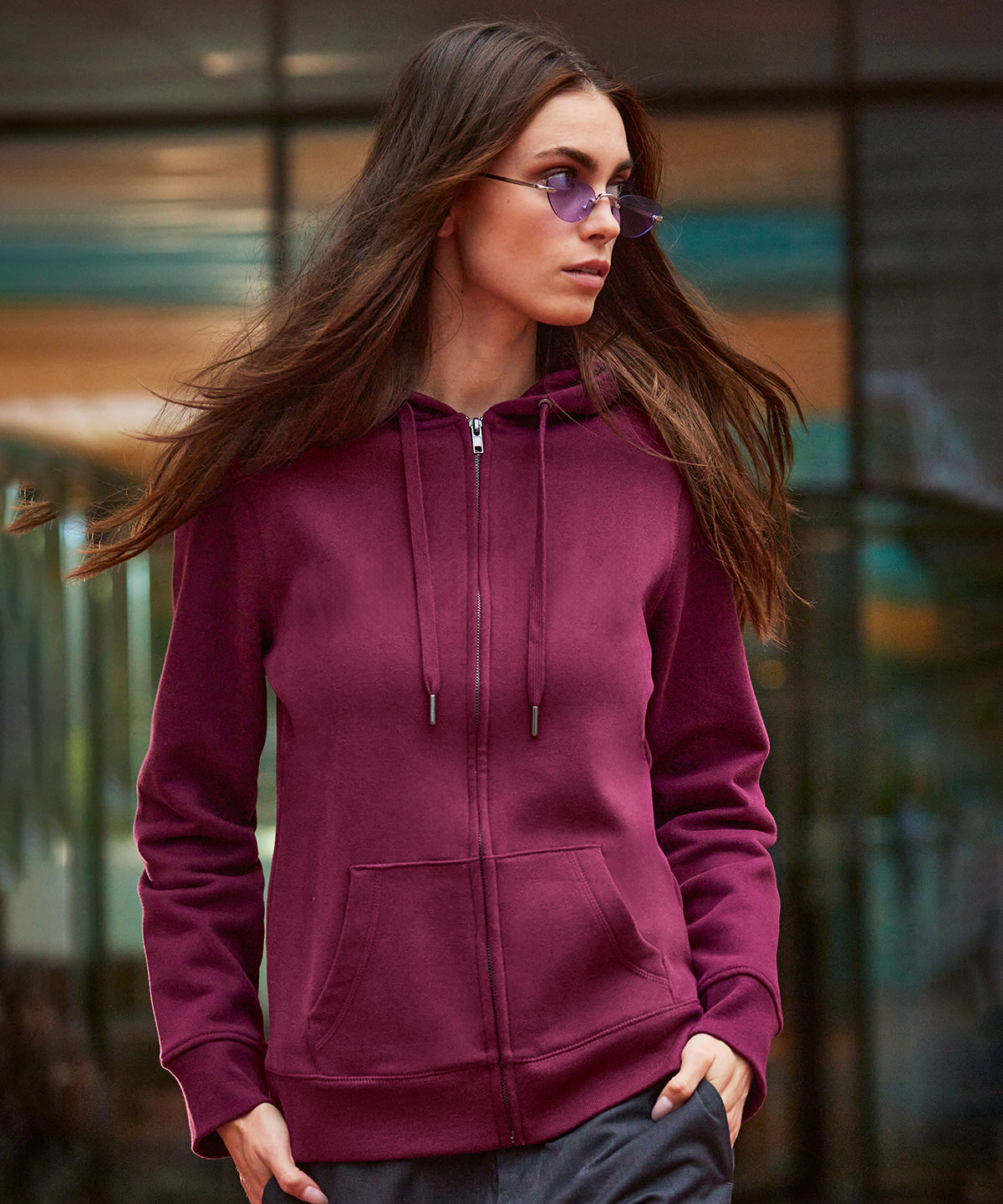 B&c queen zipped hooded