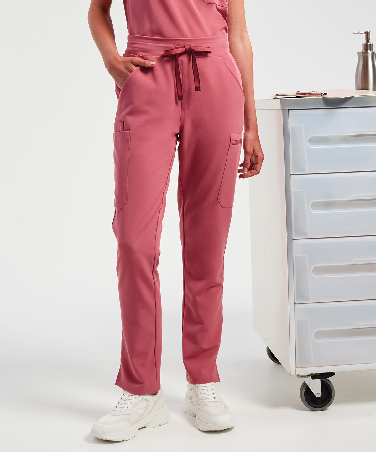 Women’s 'relentless' onna-stretch cargo pants