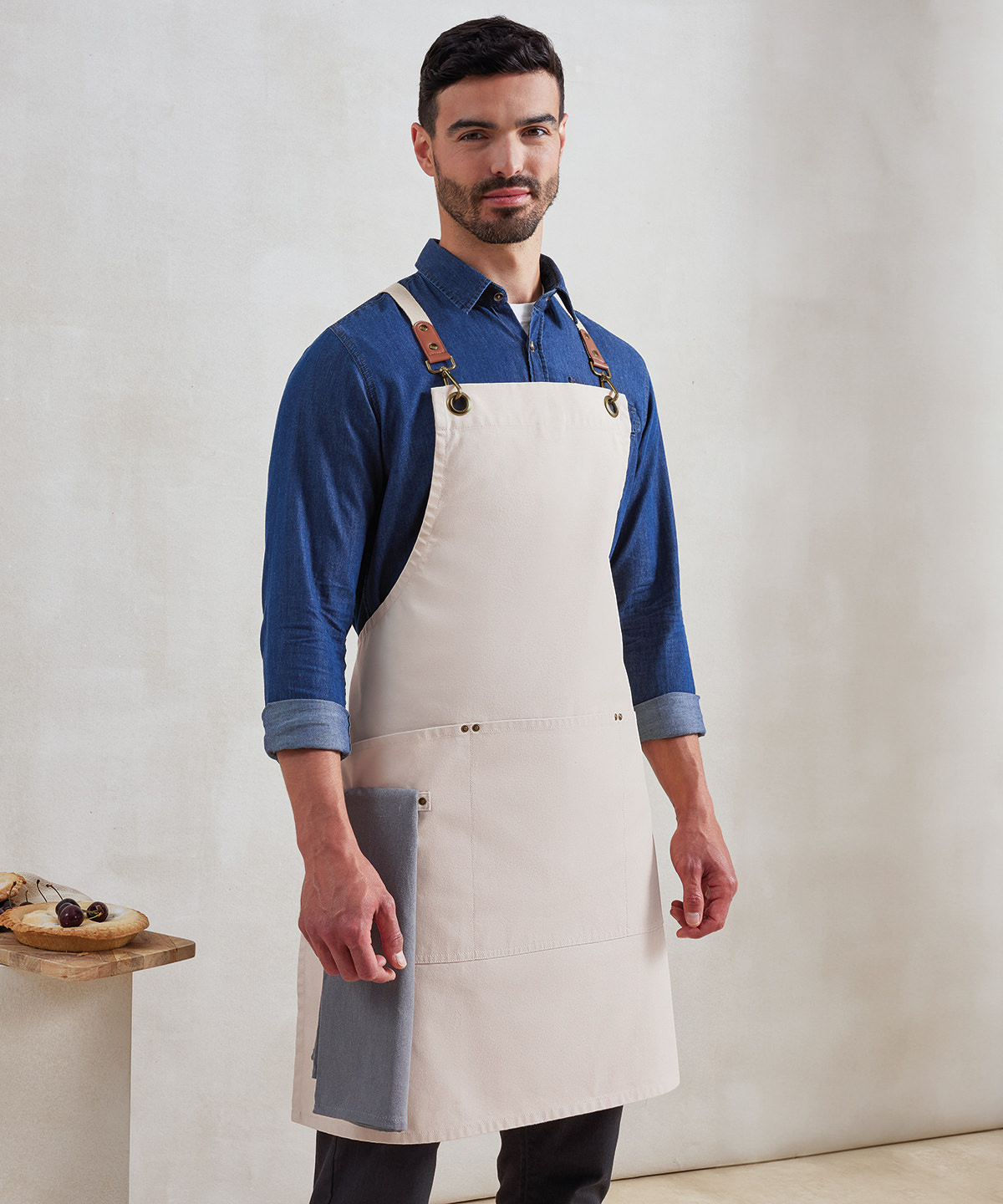 Clip ‘n’ clasp cross-back bib apron